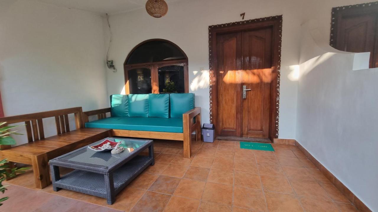 Catra Homestay Beach Apartments تْشانديداسا المظهر الخارجي الصورة